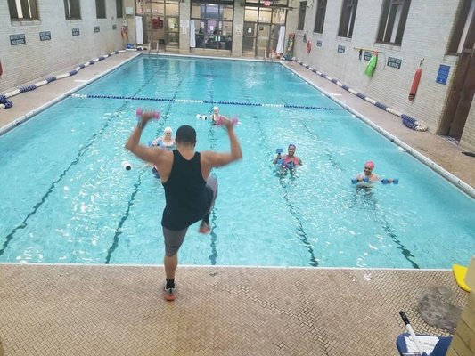 Metropolitan Swimming Pool by null