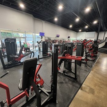West Coast Strength - Main floor - Gyms Near Me - Eugene, Oregon