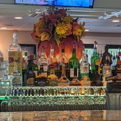 Mamma Mia's Marshfield - Fall bar decorations