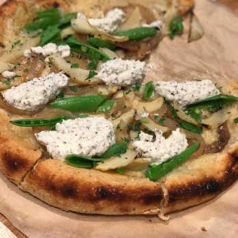 True Food Kitchen - Artichoke pizza - Vegetarian Near Me - Pasadena, California