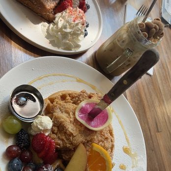 Lapisara Eatery - Chicken and waffles and French Toast and drink - Breakfast & Brunch Near Me - San Francisco, California Lapisara Eatery - Chicken and waffles and French Toast and drink - Breakfast & Brunch Near Me - San Francisco, California