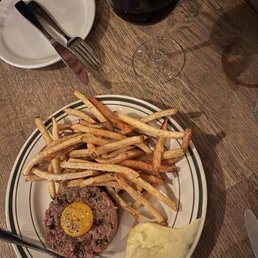 Steak tartate with fries