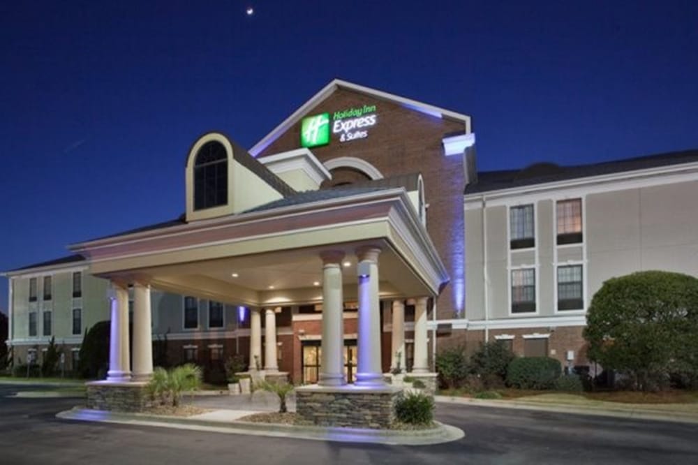 Holiday Inn Express & Suites Morehead City