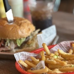 Pipo Burgers - Pipo Burger and Truffle Fríes