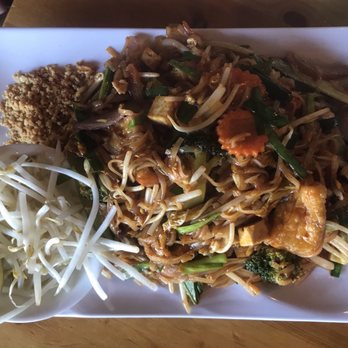 Jatujak - Pad Thai with Tofu - Food Delivery Services Near Me - Toronto, Ontario
