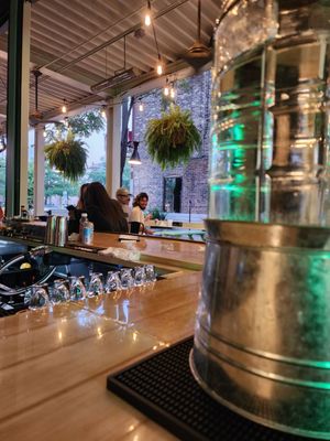 Central Park Bar by null