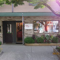 T Shirt Shoppe - Store front.