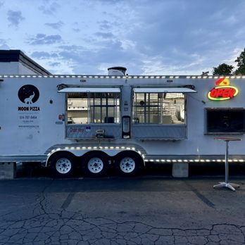 Moon Pizza - Indian Near Me - Hilliard, Ohio