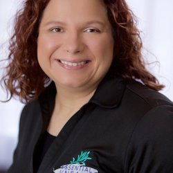 Essential Kneads Massage Therapy - Hannah Kovacs, Esthetician