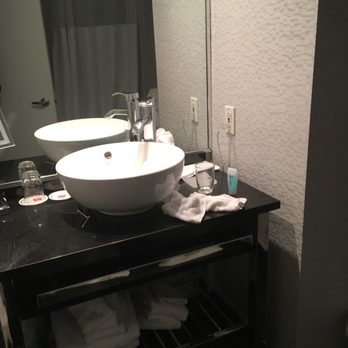 Hotel Le Cantlie - Hotels Near Me - Montreal, Quebec Hotel Le Cantlie - Hotels Near Me - Montreal, Quebec