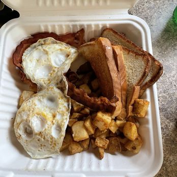 Fifties Diner - Most of the 2,2,2 breakfast - American Near Me - Chicopee, Massachusetts