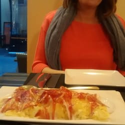 Corralet - Revuelto de huevos con patatas y jamon