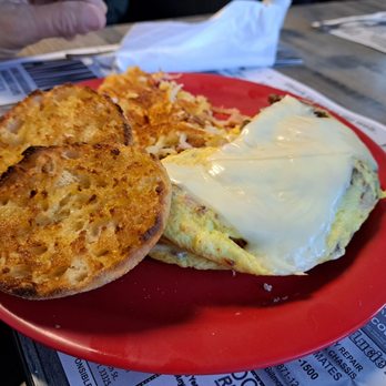 Suzy Q's Hometown Diner - Meat omelet, hash browns and English muffin - Diners Near Me - Jupiter, Florida Suzy Q's Hometown Diner - Meat omelet, hash browns and English muffin - Diners Near Me - Jupiter, Florida