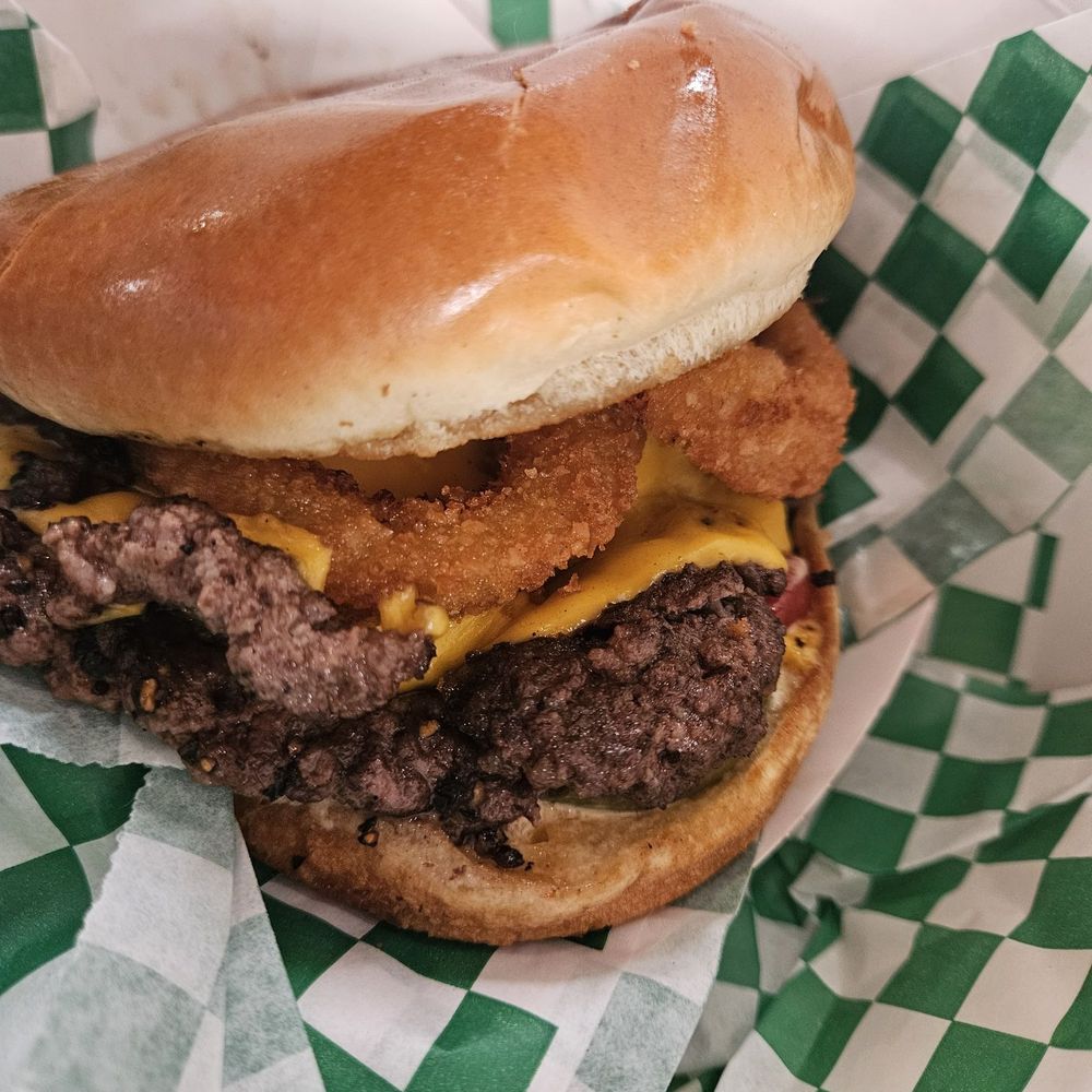Gators Smash Burgers - Smashburger - Food Trucks Near Me - Madera, California Gators Smash Burgers - Smashburger - Food Trucks Near Me - Madera, California