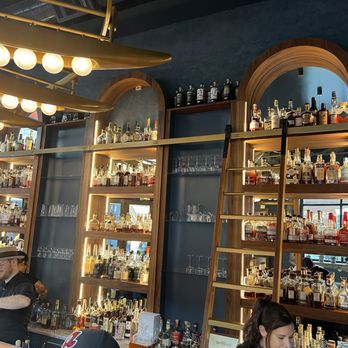 House Of Commons - Bourbon Selection - Whiskey Bars Near Me - Frankfort, Kentucky House Of Commons - Bourbon Selection - Whiskey Bars Near Me - Frankfort, Kentucky