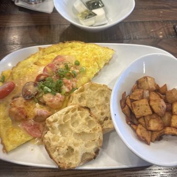 Another Broken Egg Cafe - Lobster Omelette - Breakfast & Brunch Near Me - Winter Park, Florida