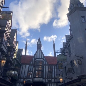 Universal Studios Florida - Tops of buildings - Amusement Parks Near Me - Orlando, Florida Universal Studios Florida - Tops of buildings - Amusement Parks Near Me - Orlando, Florida