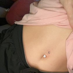 Evolution tattoo studio - Belly button piercing