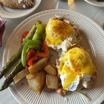 Wildfire - Eggs Oscar - American Near Me - Georgetown, Texas