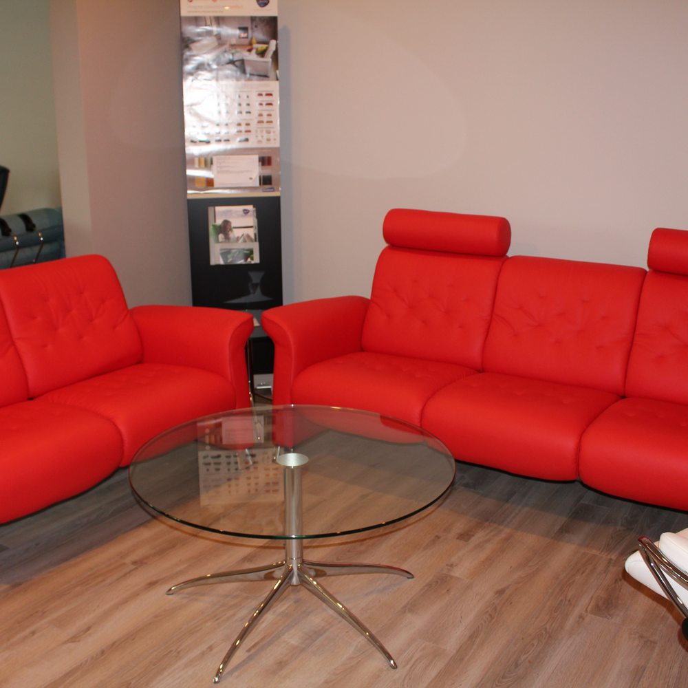 Metropolitan Paloma Tomato Lovesteat and Sofa with headrests. Metropolitan Paloma Tomato Lovesteat and Sofa with headrests.