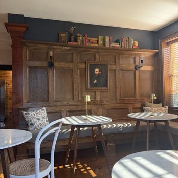 The Lindsey Hotel - Lounge - Hotels Near Me - Rockland, Maine The Lindsey Hotel - Lounge - Hotels Near Me - Rockland, Maine