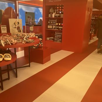 Macy's - Winter 2025 popup Disney 1.5fl - Department Stores Near Me - New York, New York