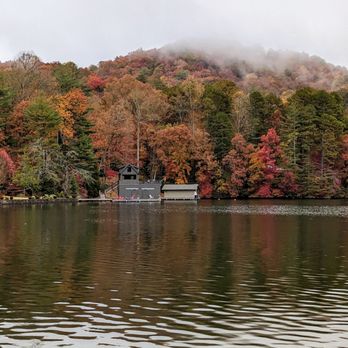 Moccasin Creek State Park - Lake Burton | Instagram: @telephonesmoothie - Parks Near Me - Clarkesville, Georgia
