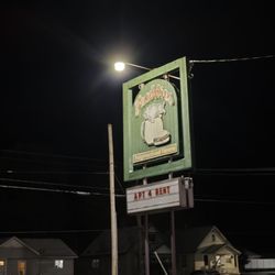 Freddie's Tavern - Outside