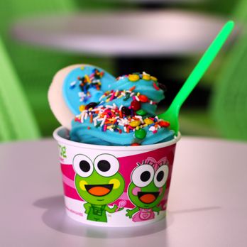 sweetFrog Premium Frozen Yogurt - a cup of frozen yogurt - Ice Cream & Frozen Yogurt Near Me - Cincinnati, Ohio sweetFrog Premium Frozen Yogurt - a cup of frozen yogurt - Ice Cream & Frozen Yogurt Near Me - Cincinnati, Ohio
