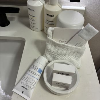 The Cottages Hotel - Many toiletries - Hotels Near Me - Menlo Park, California The Cottages Hotel - Many toiletries - Hotels Near Me - Menlo Park, California