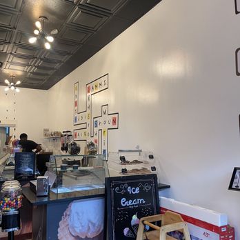 Da’Villas Creme & Cookie - the interior of a bakery - Ice Cream & Frozen Yogurt Near Me - Merchantville, New Jersey Da’Villas Creme & Cookie - the interior of a bakery - Ice Cream & Frozen Yogurt Near Me - Merchantville, New Jersey