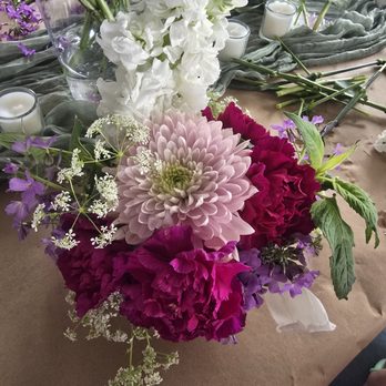 Daisi & Company - Flowers from workshop - Florists Near Me - Camas, Washington