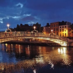 Traditional Irish Musical Pub Crawl - The ha'penny Bridge