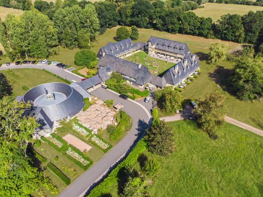 LES MANOIRS DE TOURGÉVILLE Hôtel Piscine & SPA by null
