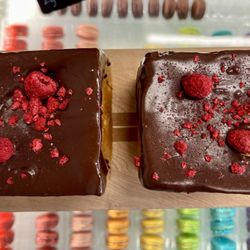 Chocolatine - Raspberry croissant cube