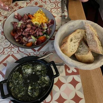 L'Ange 20 - Escargot and gizzards. - French Near Me - Paris, 75