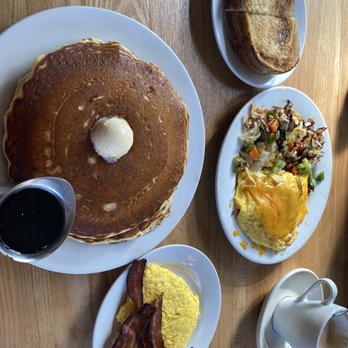 Jongewaard's Bake n Broil - Pancake Combo and Bacon, Avocado & Cheddar - American Near Me - Long Beach, California