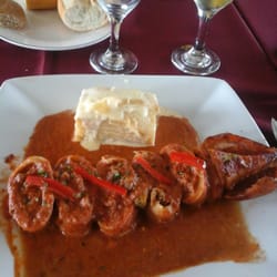 Espigon Pescadores - Calamar relleno con milhojas de papa. Very good.