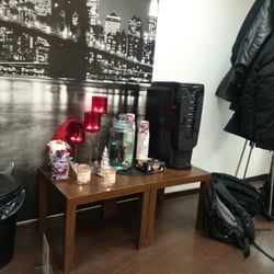 Hair Lounge - Kaffe, te, och vatten medans man väntar. Och lite godis!