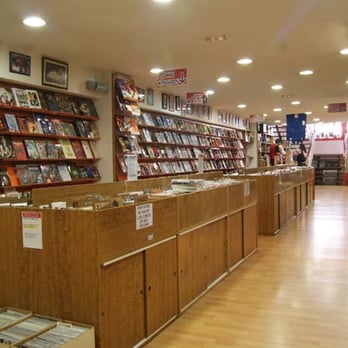 Akira Comics - Otra perspectiva desde la planta de los comics de superheroes. - Bookstores Near Me - Madrid, M