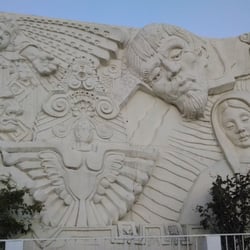 Parroquia de Nuestra Señora de San Juan de los Lagos - Mural de piedra en la parte trasera