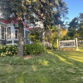 Lang House on Main Street - Right on Main Street down the street from college - Hotels Near Me - Burlington, Vermont