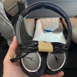 Qantas - Noise canceling headphones
