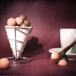 Sweet Ero Chocolats GCV - In eigen atelier bereide pralines; verser dan vers; chocolatier te Hasselt