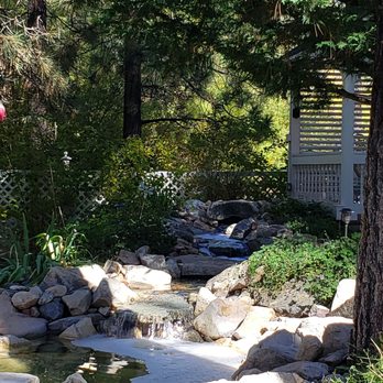 Apples Bed & Breakfast Inn - Backyard - Hotels Near Me - Big Bear Lake, California Apples Bed & Breakfast Inn - Backyard - Hotels Near Me - Big Bear Lake, California