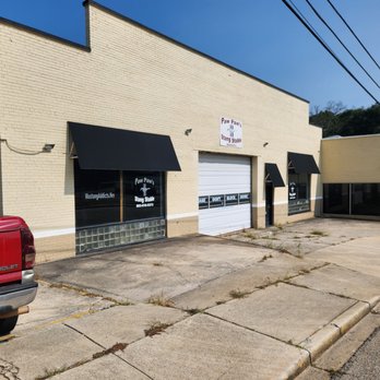 Paw Paw’s Stang Stable - If you pull up to this building I suggest you drive away quick!! Scam artist, liar and a thief! - Body Shops Near Me - Lancaster, South Carolina Paw Paw’s Stang Stable - If you pull up to this building I suggest you drive away quick!! Scam artist, liar and a thief! - Body Shops Near Me - Lancaster, South Carolina