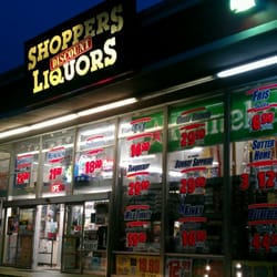 Shoppers Discount Liquors - Nighttime view