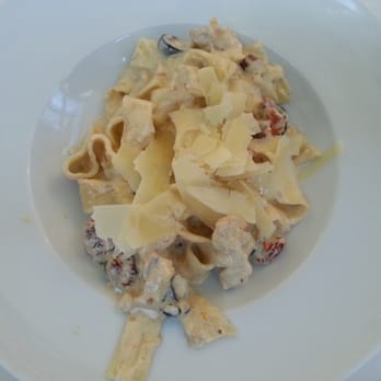Jazz Bistro - Tagliatelle z kurczakiem, suszonymi pomidorami i czarnymi oliwkami-srednie , za dużo śmietany - Modern European Near Me - Warsaw, MZ Jazz Bistro - Tagliatelle z kurczakiem, suszonymi pomidorami i czarnymi oliwkami-srednie , za dużo śmietany - Modern European Near Me - Warsaw, MZ