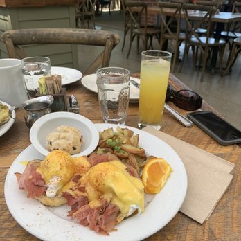 High Hand Cafe - The classic egg Benedict and $5.09 scone it is so small it is it wasn't even worth it because it was dry - New American Near Me - Loomis, California