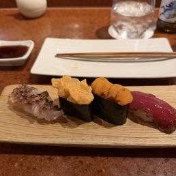 Seared barracuda, spicy chopped scallop, uni, peppercorn tuna Seared barracuda, spicy chopped scallop, uni, peppercorn tuna